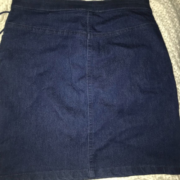 Lace up mini skirt - Picture 2 of 3